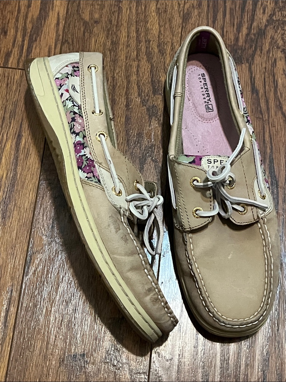 Sperry Angelfish Beige Leather Boat Shoes with Pink Floral Trim